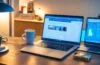 Ein hell erleuchteter, freundlicher Arbeitsplatz mit einem modernen Laptop, auf dem eine klare WordPress-SEO-Dashboard-Oberfläche zu sehen ist, umgeben von Notizbüchern, einer Tasse Kaffee und sanft einfallendem Tageslicht, das eine Atmosphäre von produktiver Konzentration und technischer Präzision schafft.