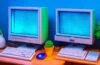 Ein warm erleuchteter moderner Schreibtisch mit einem klassischen CRT-Monitor, auf dem das legendäre Startmenü von Windows 95 in sanftem Tageslicht erstrahlt, umgeben von nostalgischen Computer-Accessoires und einer freundlichen, einladenden Arbeitsatmosphäre, die den technischen Meilenstein und seine menschliche Bedeutung lebendig werden lässt.