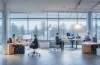 Ein lichtdurchflutetes, modernes Büro mit freundlichen Gesichtern eines diversen Teams, das konzentriert an Laptops und Tablets mit datenbasierten Visualisierungen arbeitet, während warme Sonnenstrahlen durch große Fenster strömen und eine Atmosphäre von Innovation, Vertrauen und zukunftsorientierter KI-Technologie schaffen.