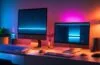 Ein hell erleuchteter Schreibtisch mit geöffnetem Laptop, auf dessen Bildschirm ein digitales Formular zu sehen ist, während eine Person entspannt und aufmerksam mit warmer Mimik die Hände auf der Tastatur hält – ein einladendes, natürliches Setting, das Komfort und zugleich die sensible Balance zwischen Nutzerfreundlichkeit und digitaler Sicherheit eindrucksvoll einfängt.