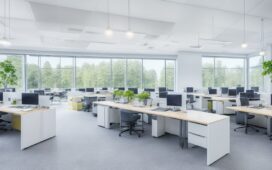 Ein lichtdurchflutetes modernes Büro mit motivierten IT-Fachkräften in entspannter, freundlicher Atmosphäre, die konzentriert und zugleich kollegial an Laptops und digitalen Whiteboards zusammenarbeiten, während warme Sonnenstrahlen das Szenenbild mit natürlichem Glanz und lebendiger Energie erfüllen.