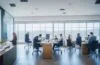 In einem modernen, lichtdurchfluteten Büro mit Panoramafenstern blickt ein inspirierendes Team aus Forschern und Entwicklern während eines kreativen Meetings lächelnd auf Bildschirme, die komplexe KI-Daten und digitale Netzwerke zeigen, umgeben von natürlichen Holzelementen, die den Schwarzwald subtil widerspiegeln und eine warme, einladende Atmosphäre schaffen.