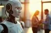 Ein naturnahes, editorial inszeniertes Foto in hellem Tageslicht zeigt einen humanoiden Roboter mit warmem, freundlichem Ausdruck, der in einem modernen, lichtdurchfluteten Büro mit Menschen zusammenarbeitet und dabei durch realistische Details und harmonische Farben Vertrauen und Zukunftsoptimismus ausstrahlt.