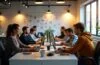 In einem hell erleuchteten, modernen Büro mit warmem Tageslicht sitzen motivierte Entwickler:innen unterschiedlichen Alters konzentriert vor ihren Bildschirmen, umgeben von moderner Technik und kreativen Skizzen an der Wand, während eine freundliche Atmosphäre von Zusammenarbeit und Innovation die Szene erfüllt.